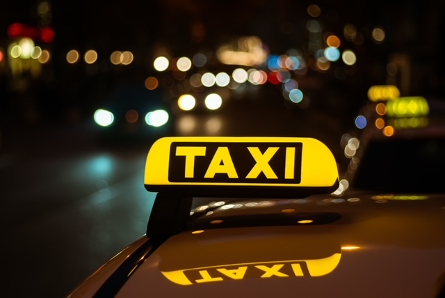 Nieuwsgierig naar wat strafbaar is als taxichauffeur? Ik leg het je haarfijn uit!